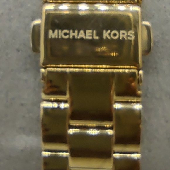 NWOT .🌷 Michael Kors Mini Slim Runway Watch - NEW Battery - Picture 7 of 8